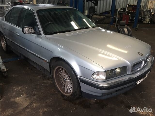 Разбор на запчасти BMW 7 E38