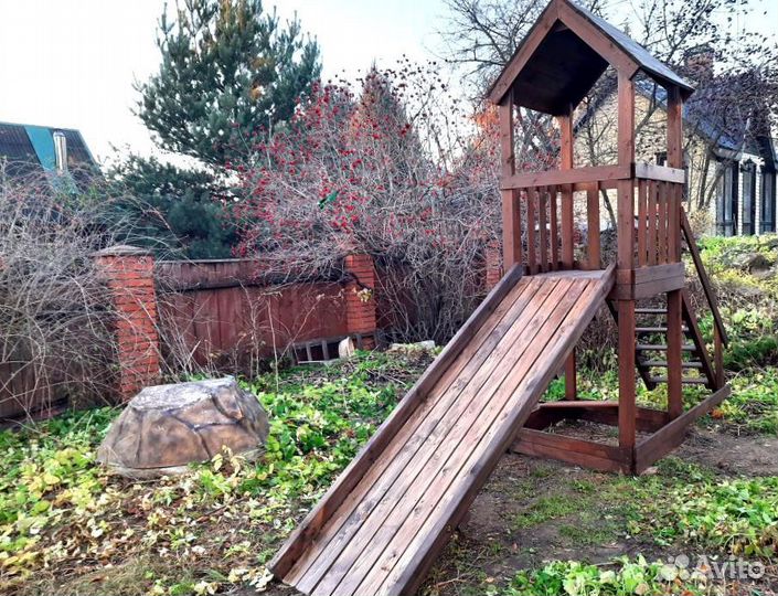 Зимняя деревянная горка без окраса