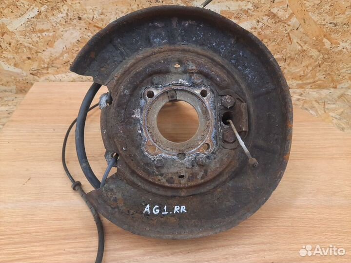 Кулак задний правый BMW Е39