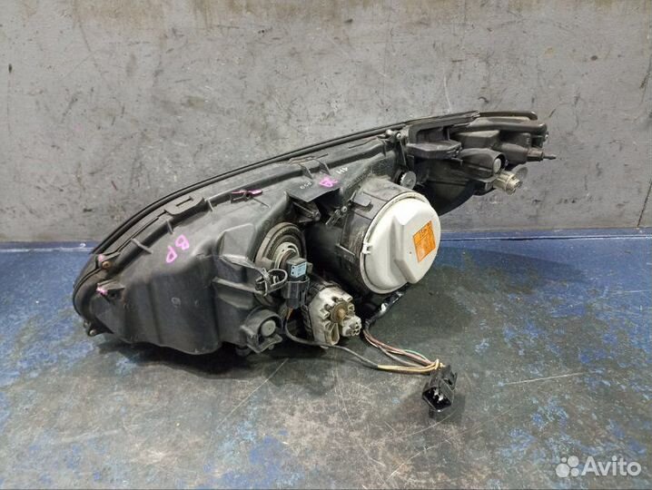 Фара ксенон правая Subaru Outback BP/B13