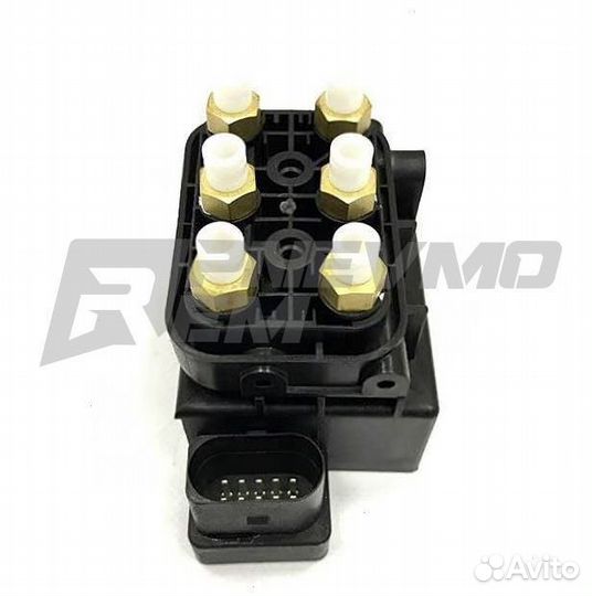 Блок клапанов пневмоподвески Audi Q7