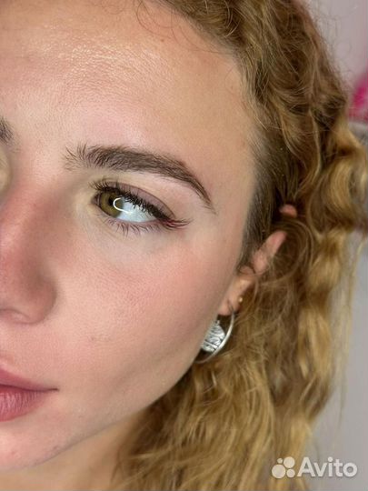 Модель на наращивание ресниц