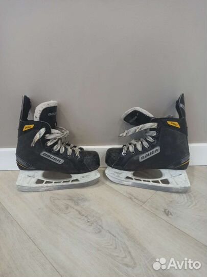 Коньки хоккейные, нагрудник