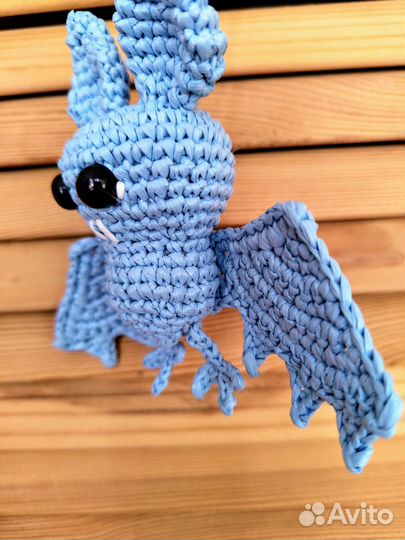 Летучая мышь брелок подвес на сумку из рафии