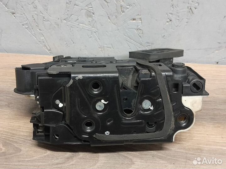 Замок двери задней правой Volkswagen Polo V (2009—2015)