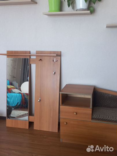 Вешалка в прихожую с обувницей бу