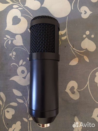 Студийный микрофон