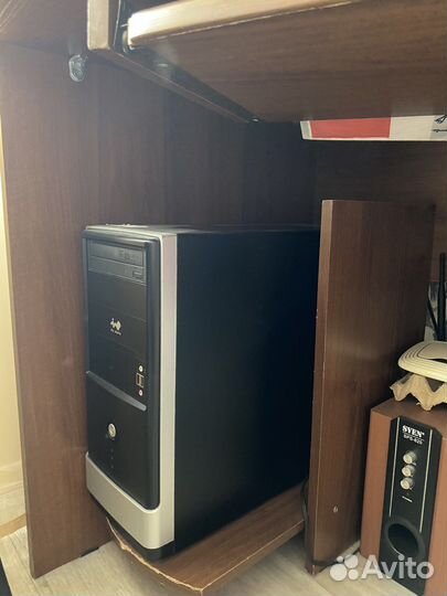 Компьютерный стол