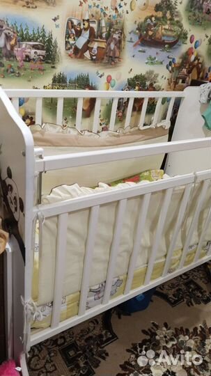 Детская кроватка с продольным маятником