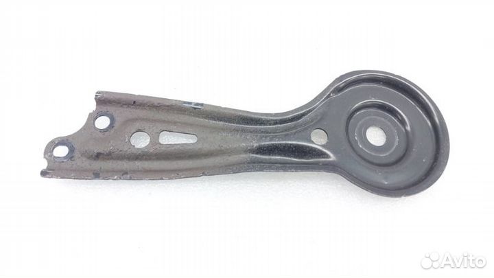 Кронштейн подрамника задний правый Toyota Camry