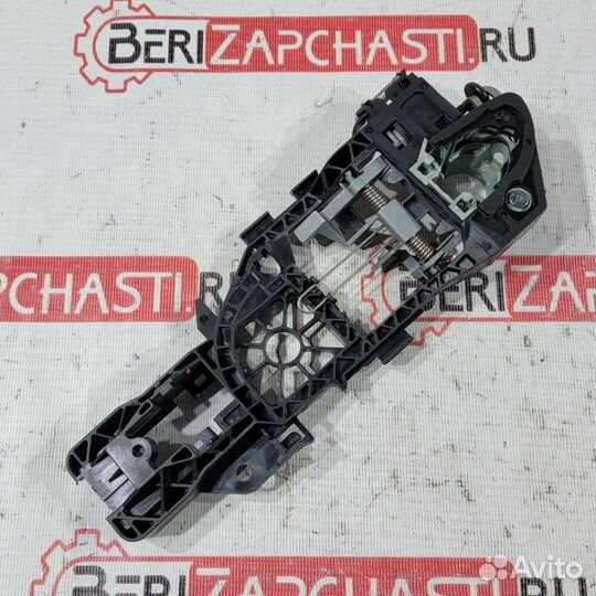 Кронштейн ручки двери передний левый Volkswagen