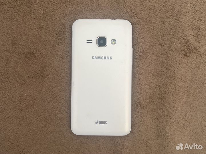 Телефон Samsung galaxy j1 2016
