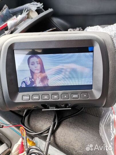 Подголовник с монитором