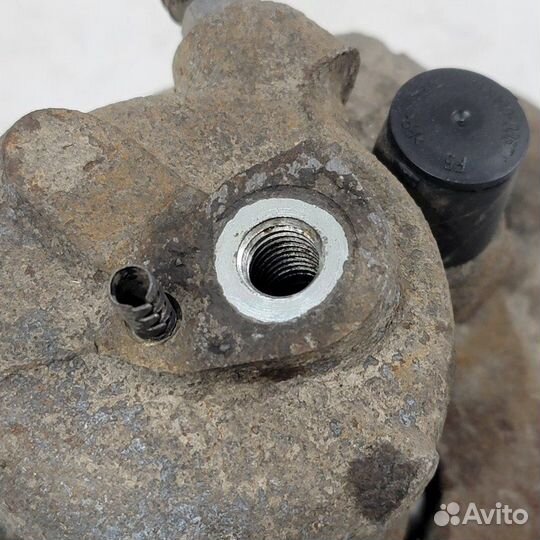 Суппорт тормозной Volkswagen Golf MK6 передний правый