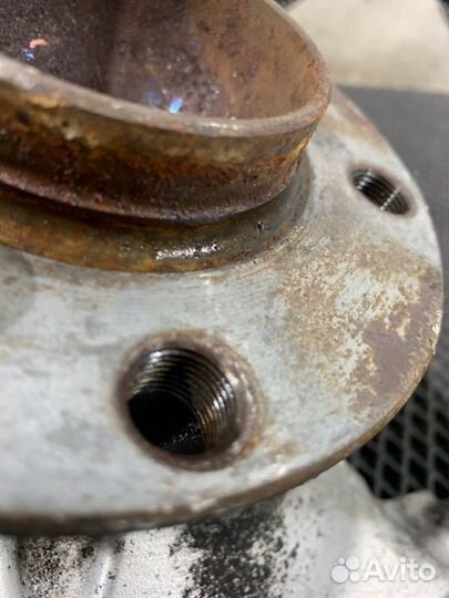 Кулак поворотный передний правый Bmw 7-Series F02