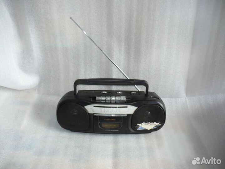 Кассетный аудиоплеер с радио и записью 