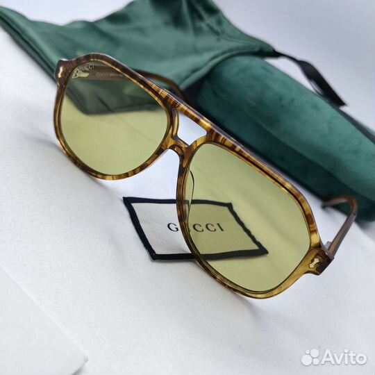 Солнцезащитные очки Gucci gg1042s