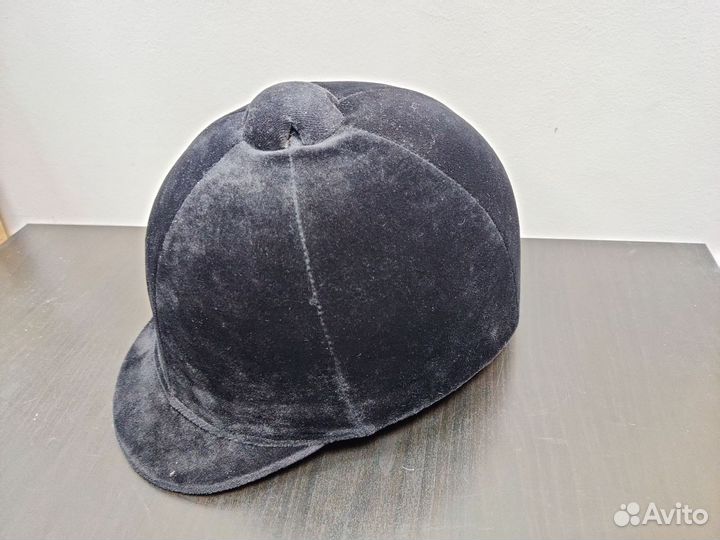 Шлем для верховой езды и конного спорта
