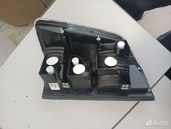 Фонарь задний левый Honda Ridgeline 05- EE21719R1L