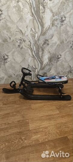 Детский снегокат со спинкой