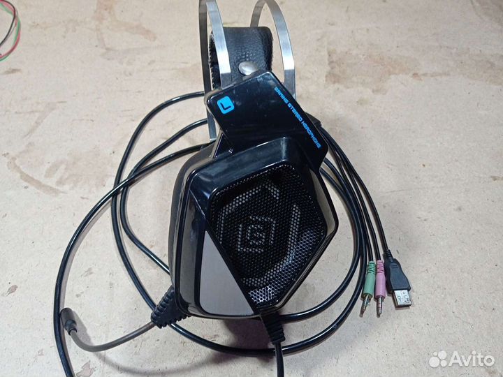 Проводные наушники с микрофоном