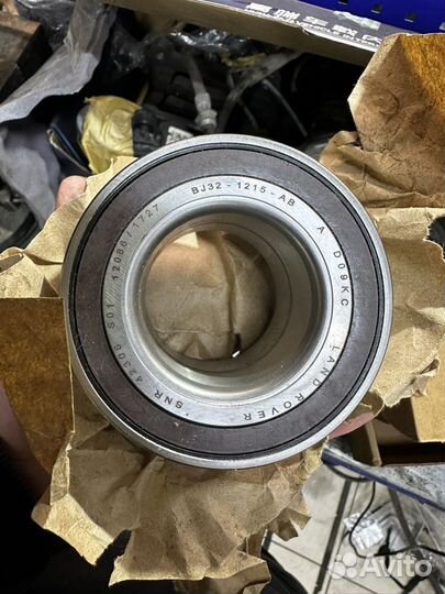 Подшипник ступицы LR