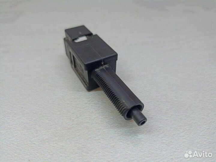 Датчик включения стопсигнала Nissan Primera 1.6