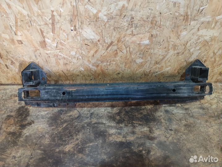 Усилитель переднего бампера Hyundai Tucson 1