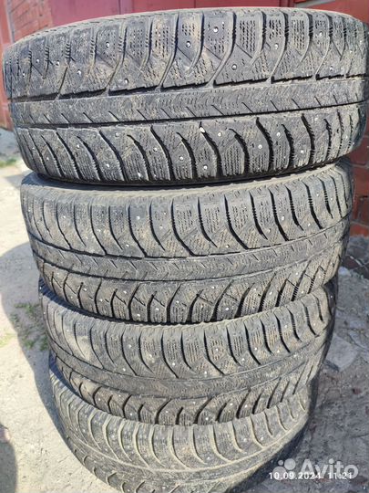 Зимние шины 195 65 R15 bridgestone