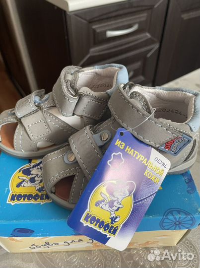Сандали детские новые