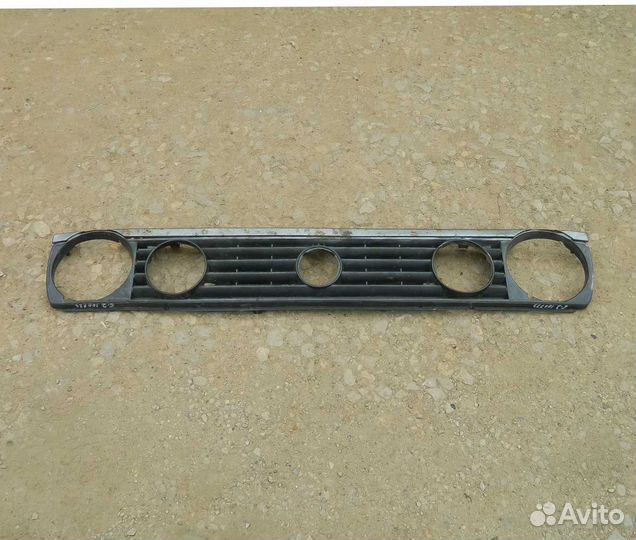 Решетка радиатора VW Golf 2 (дефект)