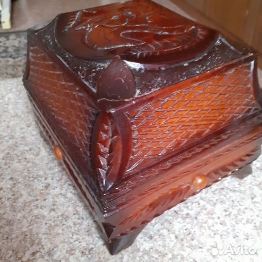 Шкатулка деревянная резная 18х16х15