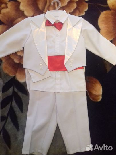 Костюм тройка