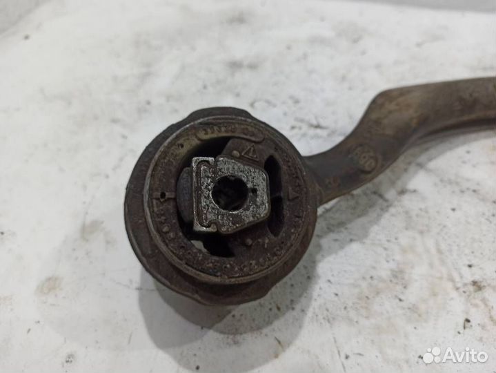 Рычаг передний правый поперечный