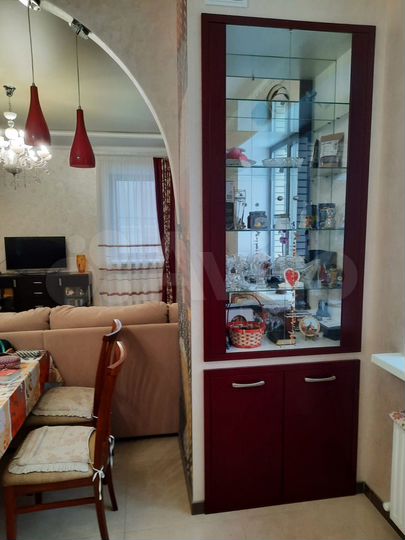 Коттедж 250 м² на участке 10 сот.