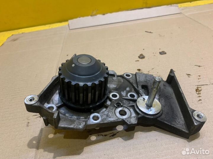 Помпа Renault Sandero 2009-2014