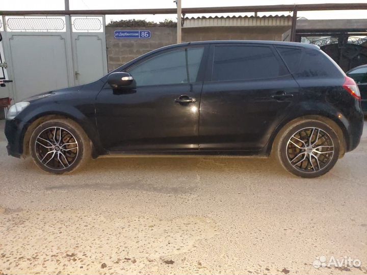 Передняя правая дверь на kia ceed