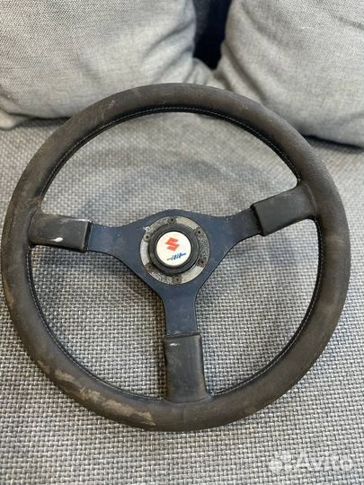 Спортивный руль momo