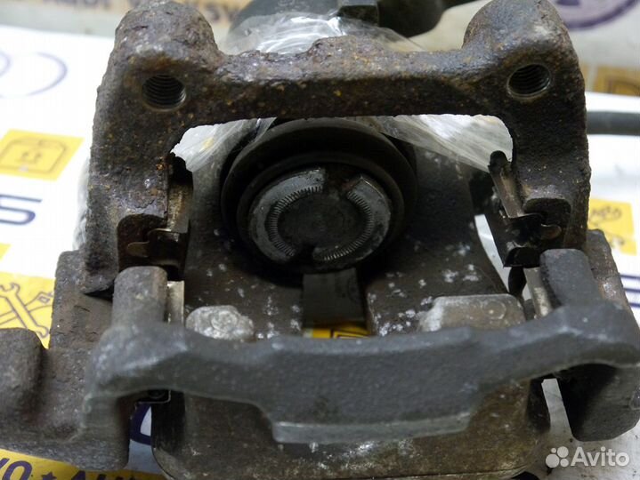 Суппорт задний правый (дефект) Фольксваген Touran