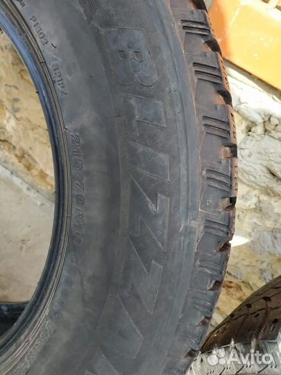 Bridgestone Blizzak Spike-01 215/70 R16