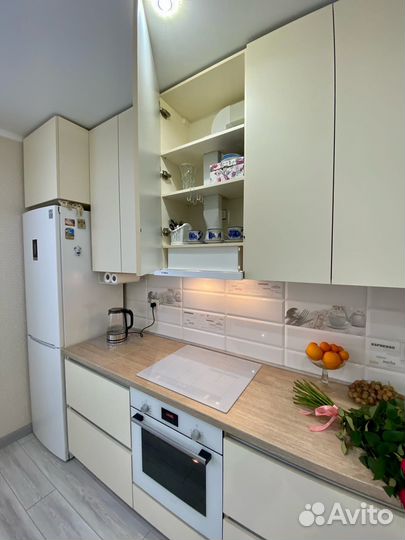 Кухня на заказ под потолок