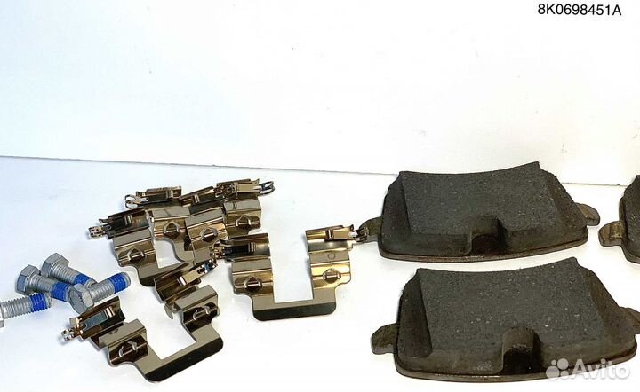 Тормозные колодки Volkswagen 8K0698451A