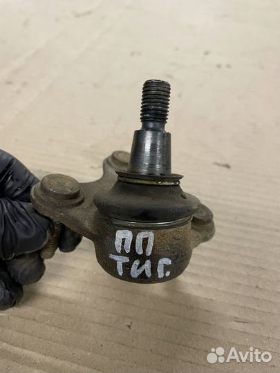 Шаровая передняя правая Фольцваген Тигуан