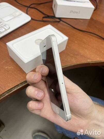 Телефон iPhone 5с