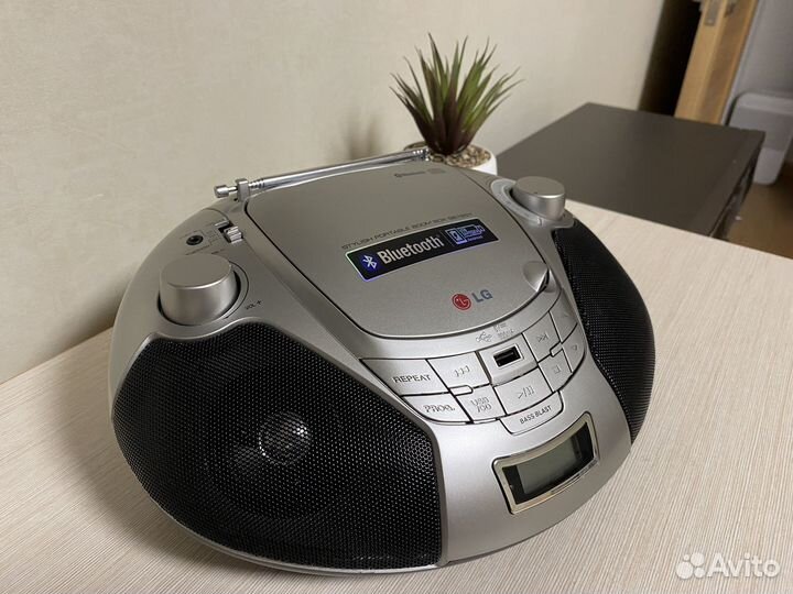 Магнитола бумбокс lg sb19st