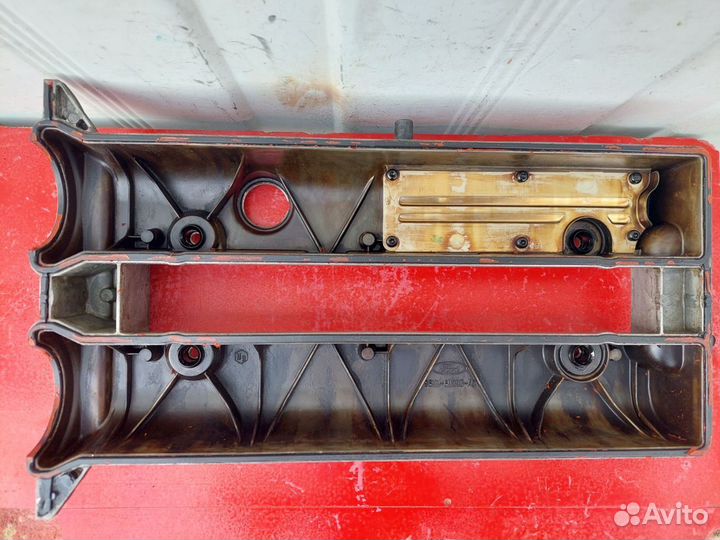 Клапанная крышка Ford Fiesta MK4 1.25