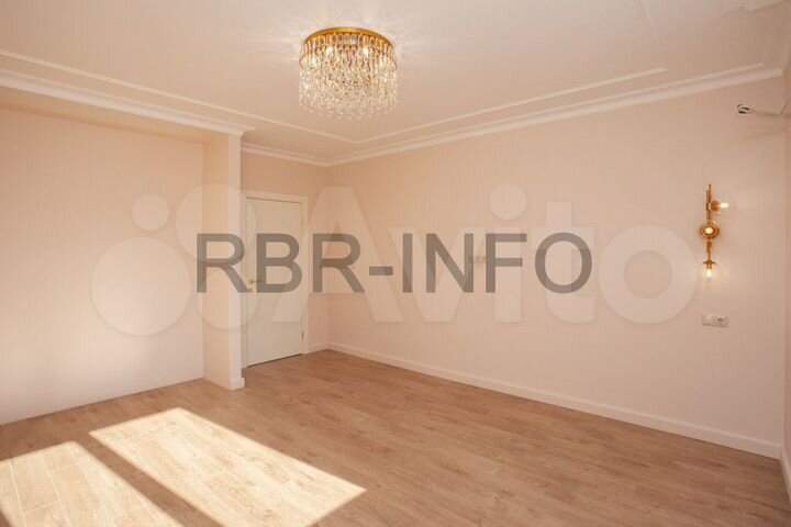 3-к. квартира, 100 м², 1/9 эт.