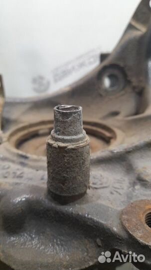 Кулак поворотный задний правый Volkswagen Touareg