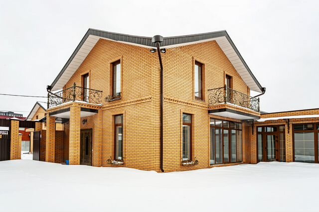 Дом 180 м² на участке 5 сот.