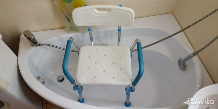 Стул в ванну для пожилых